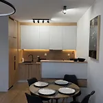 Skarbowa 1 A Lux 3 & Parking Apartment *